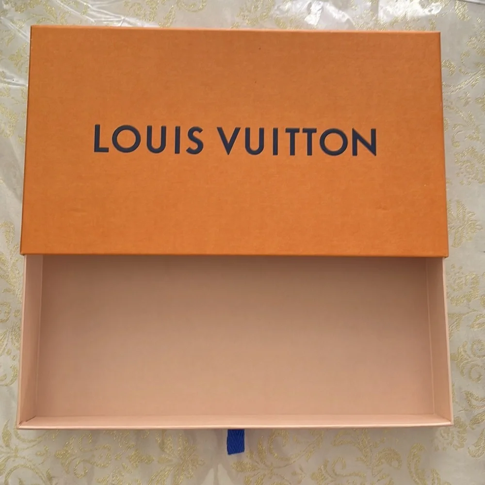 🧡Louis Vuitton Box 🧡 - Picture 2 of 2
